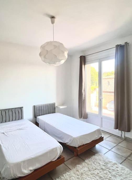 Appartement Proche Aeroport Marseille Marignane - Studio Confortable - Logement Ideal - Hebergement Tout Equipe โรญัค ภายนอก รูปภาพ