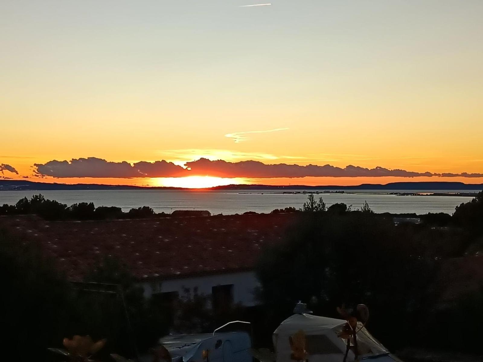 Appartement Proche Aeroport Marseille Marignane - Studio Confortable - Logement Ideal - Hebergement Tout Equipe โรญัค ภายนอก รูปภาพ